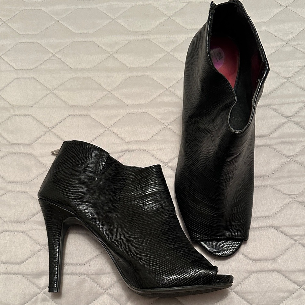 Ann Marino Black Textured Heeled Boots